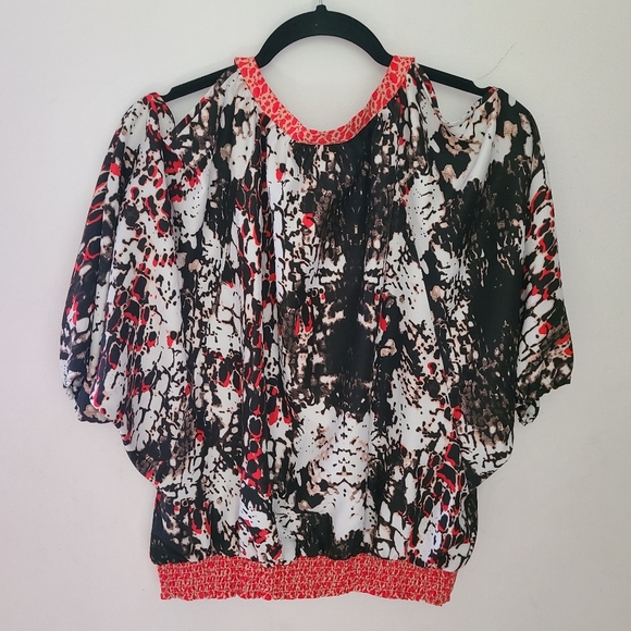 NEW YORK & COMPANY  cold shoulder top blouse - Picture 5 of 7